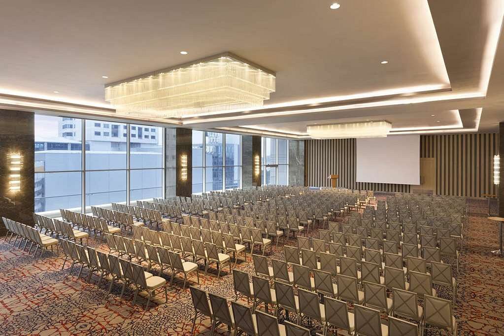 Choosing the Best Durable Furniture for High-Traffic Event Spaces